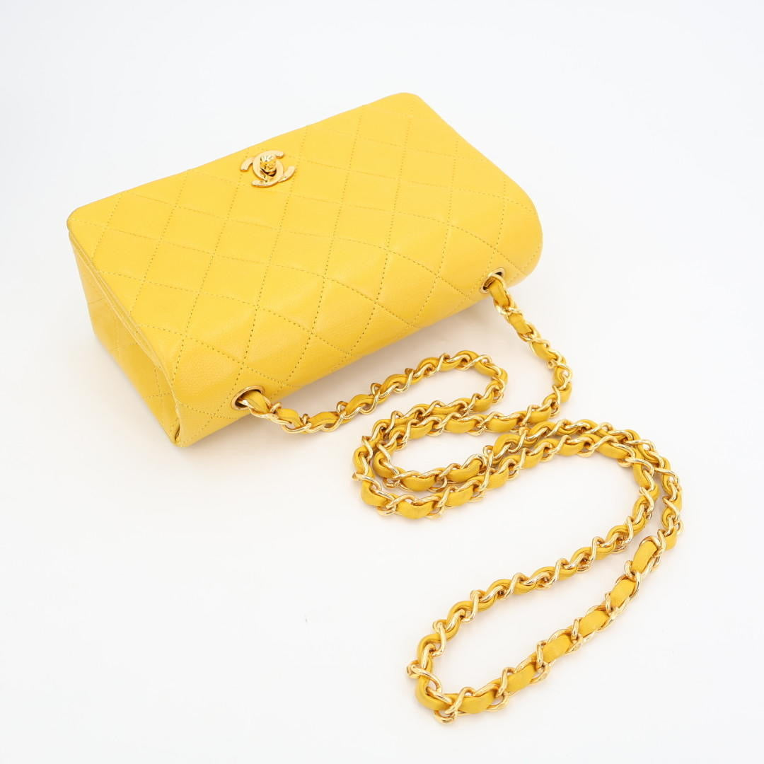 シャネル CHANEL ミニマトラッセ チェーンショルダーバッグ カラー ： イエロー系