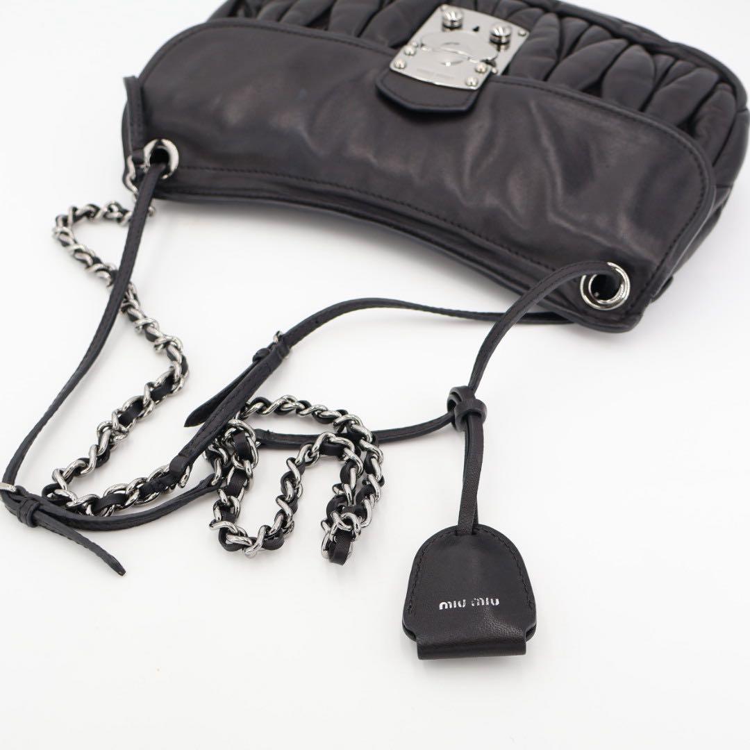 ミュウミュウ miumiu チェーンショルダーバッグ