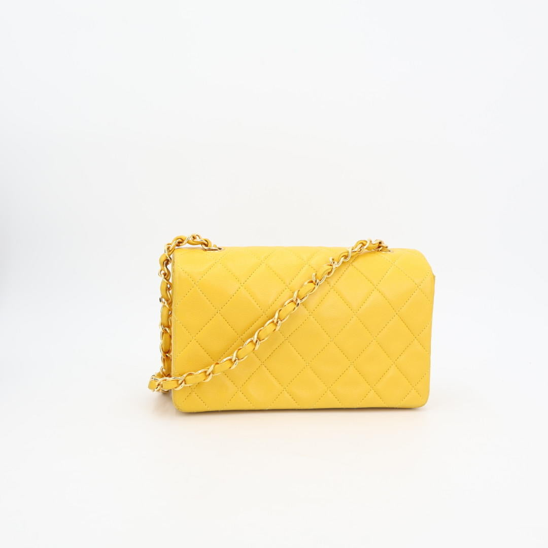 シャネル CHANEL ミニマトラッセ チェーンショルダーバッグ カラー ： イエロー系