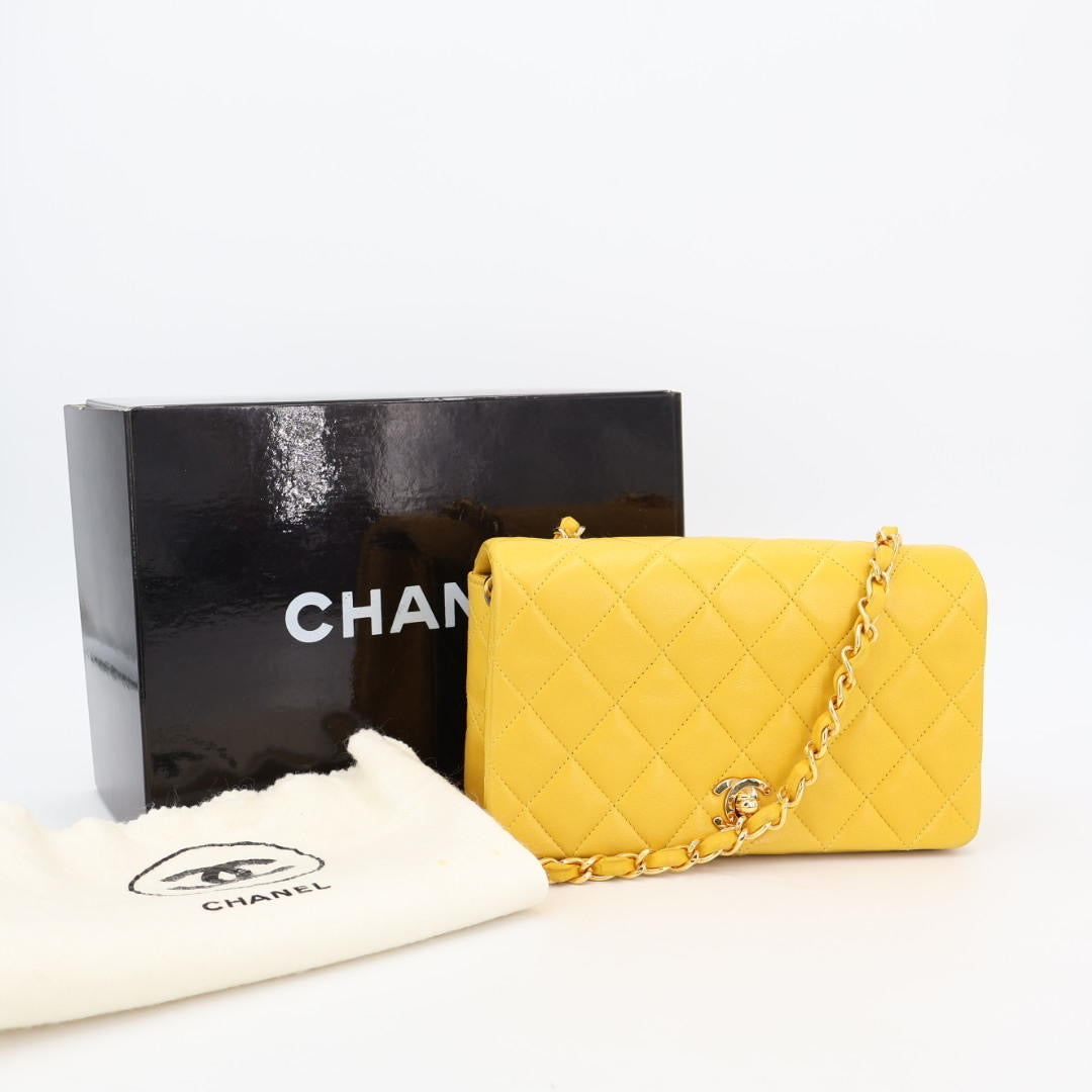 シャネル CHANEL ミニマトラッセ チェーンショルダーバッグ カラー ： イエロー系