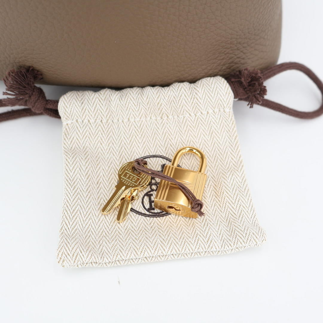 エルメス HERMES ﾋﾟｺﾀﾝﾛｯｸPM ﾄﾘﾖﾝｸﾚﾏﾝｽ G金具 W刻 ｴﾄｩｰﾌﾟ