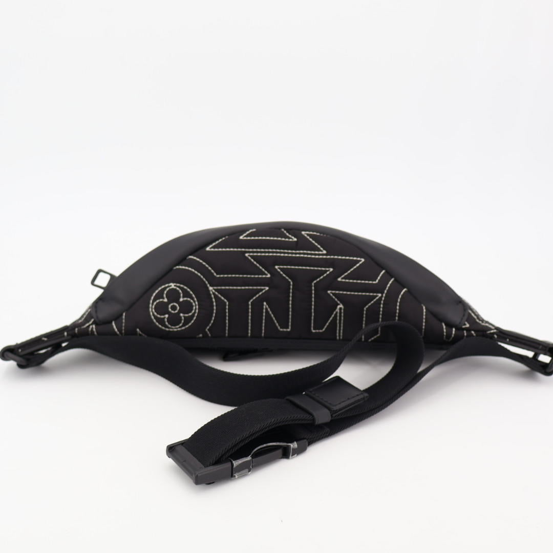 ルイ ヴィトン LOUIS VUITTON LVスノー ディスカバリー バムバッグ ボディ バッグ ナイロン ブラック M21427 RFID 美品