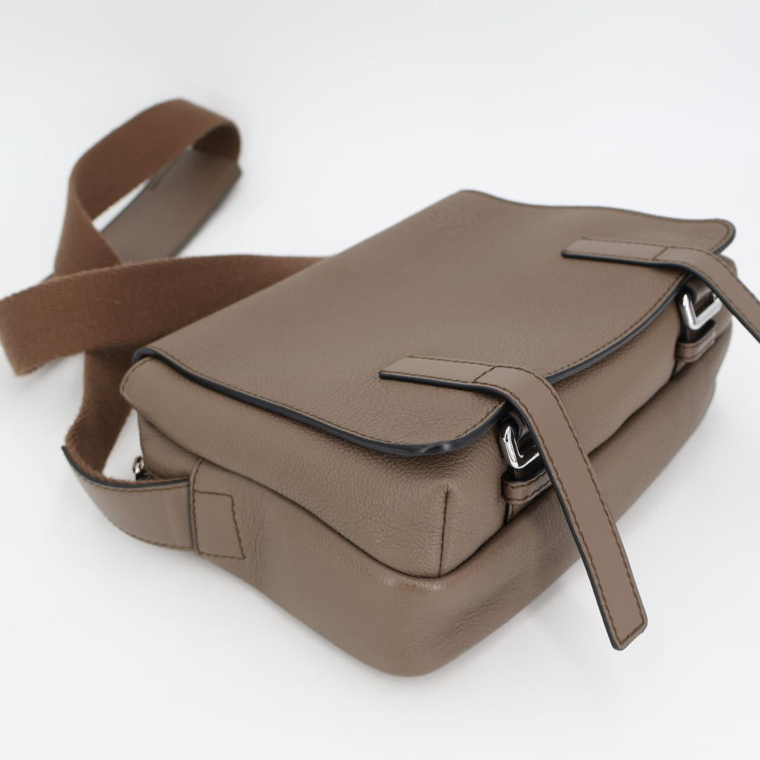 ロエベ LOEWE ミリタリ—メッセンジャー ショルダーバッグ