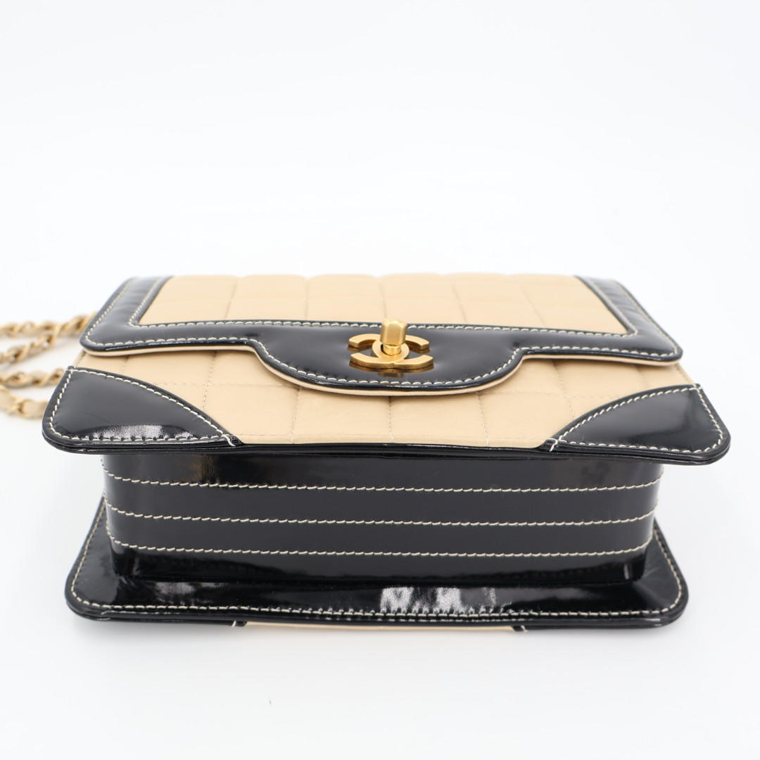 シャネル CHANEL チョコバー バイカラー チェーン ショルダー バッグ ブラック ホワイト 黒 白 シルバー 金具 パテント エナメル