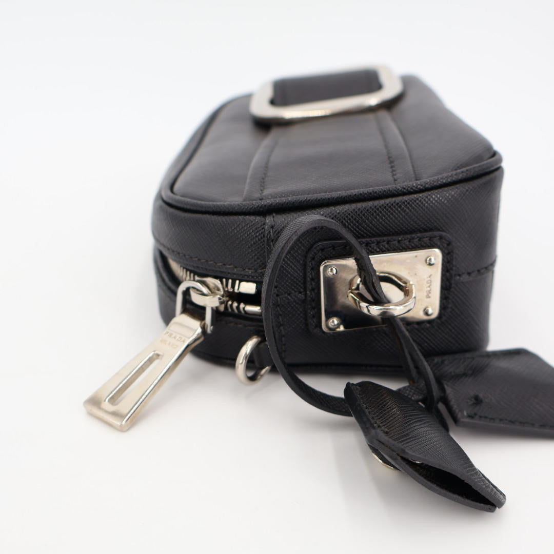 プラダ PRADA クロスボディ サフィアーノ ショルダー　バッグ　　PRADA　黒　ネロ