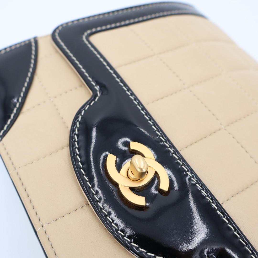 シャネル CHANEL チョコバー バイカラー チェーン ショルダー バッグ ブラック ホワイト 黒 白 シルバー 金具 パテント エナメル