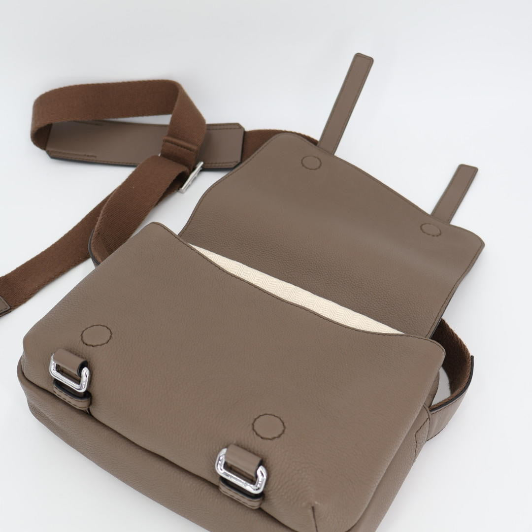 ロエベ LOEWE ミリタリ—メッセンジャー ショルダーバッグ
