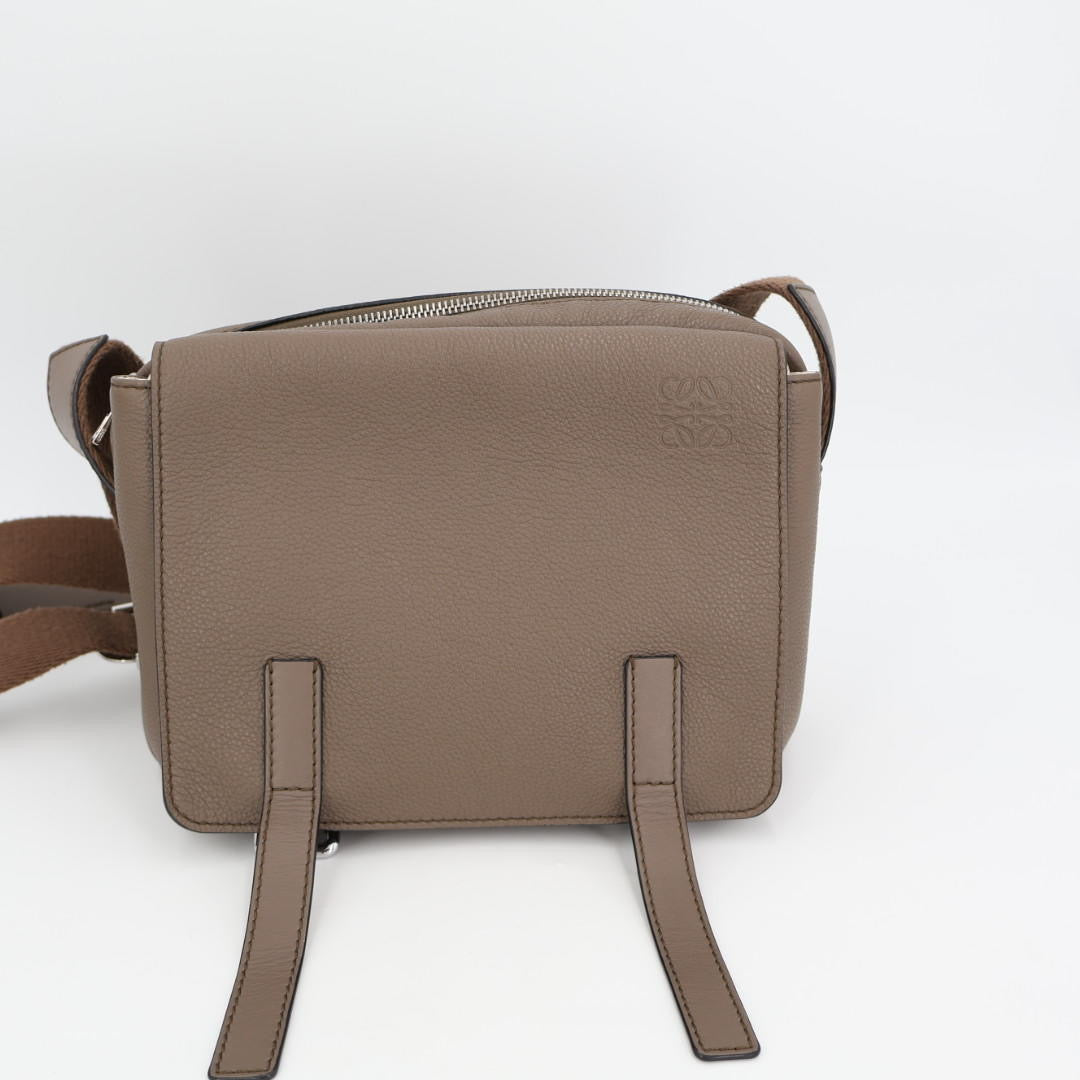 ロエベ LOEWE ミリタリ—メッセンジャー ショルダーバッグ