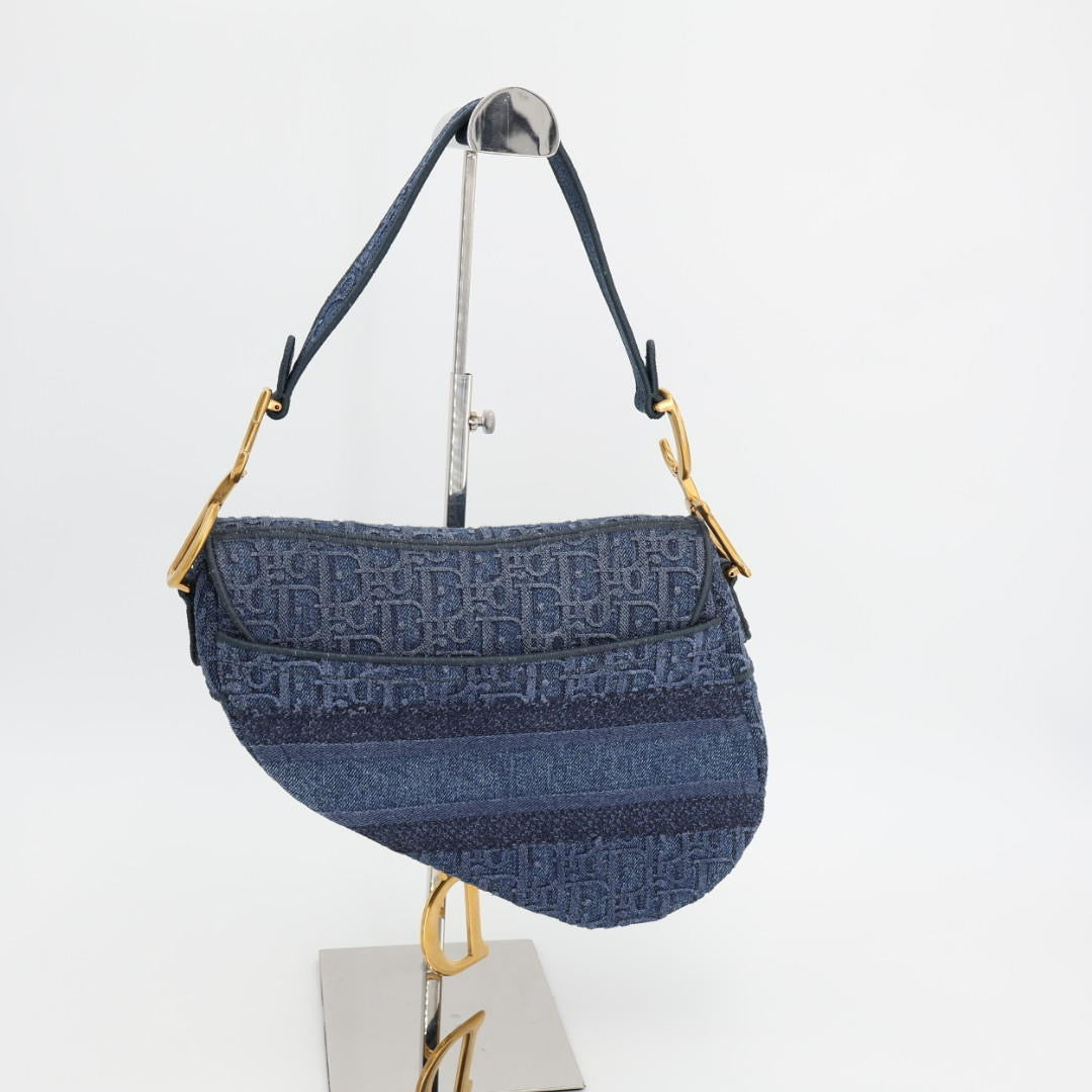 クリスチャンディオールChristian　Dior 01-RU-0095 オブリーク エンブロイダリー サドルバッグM デニム Dior ワンショルダーバッグ トロッター ハンドバッグ ブルー/ネイビー/紺 アンティークゴールド金具 ギフト