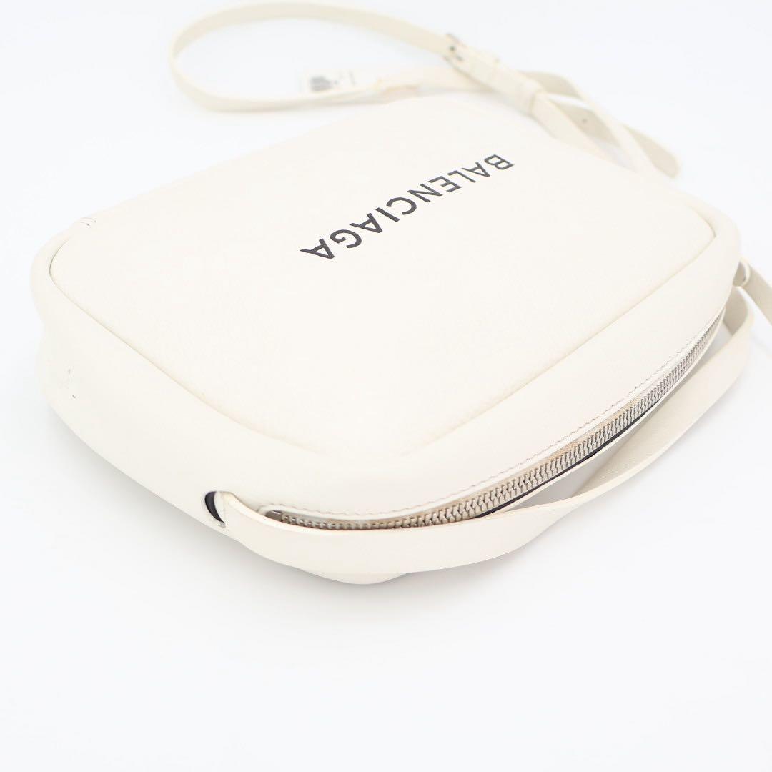 バレンシアガ BALENCIAGA ショルダーバッグ エブリデイ カメラバッグ S 489812 ホワイト/ブラック レザー エブリデイ ショルダーバッグ