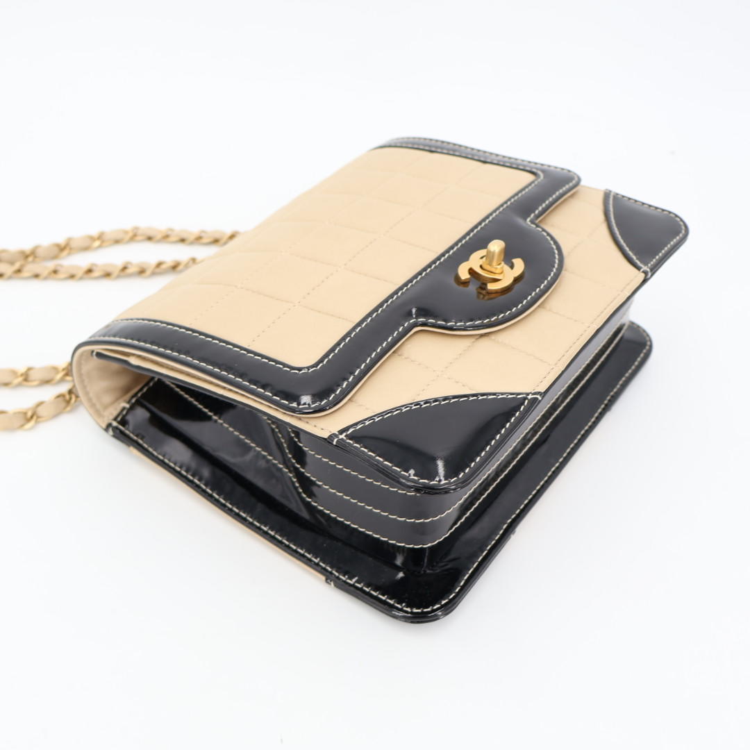 シャネル CHANEL チョコバー バイカラー チェーン ショルダー バッグ ブラック ホワイト 黒 白 シルバー 金具 パテント エナメル