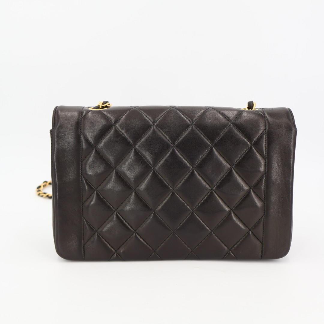 シャネル CHANEL ダイアナフラップ マトラッセ25 チェーンショルダーバッグ ラムスキン 黒 ゴールド金具