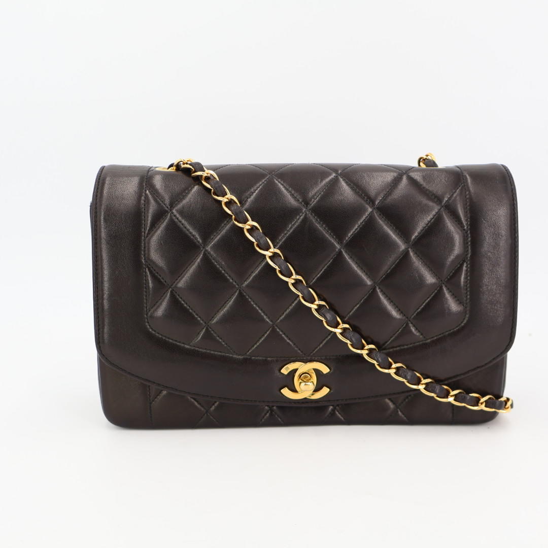 シャネル CHANEL ダイアナフラップ マトラッセ25 チェーンショルダーバッグ ラムスキン 黒 ゴールド金具