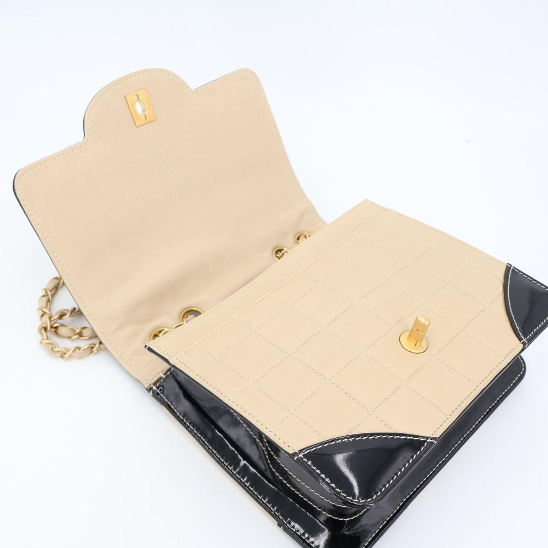 シャネル CHANEL チョコバー バイカラー チェーン ショルダー バッグ ブラック ホワイト 黒 白 シルバー 金具 パテント エナメル