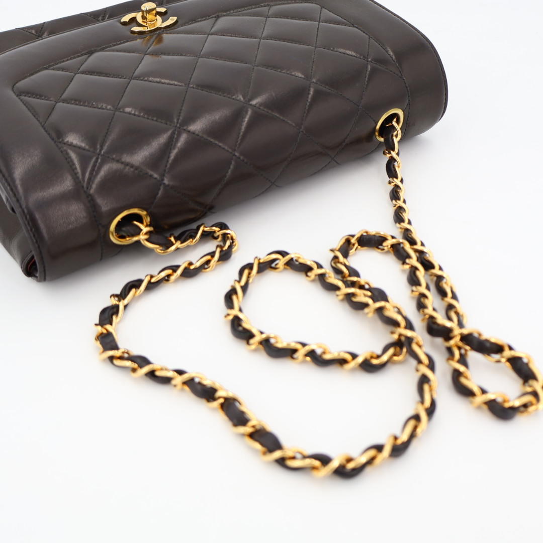 シャネル CHANEL ダイアナフラップ マトラッセ25 チェーンショルダーバッグ ラムスキン 黒 ゴールド金具