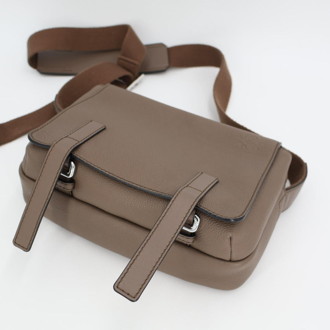 ロエベ LOEWE ミリタリ—メッセンジャー ショルダーバッグ