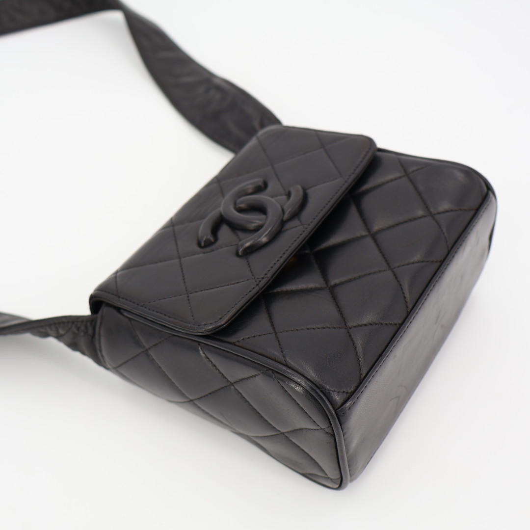 シャネル CHANEL マトラッセ ココマーク ショルダーバッグ レザー ブラック