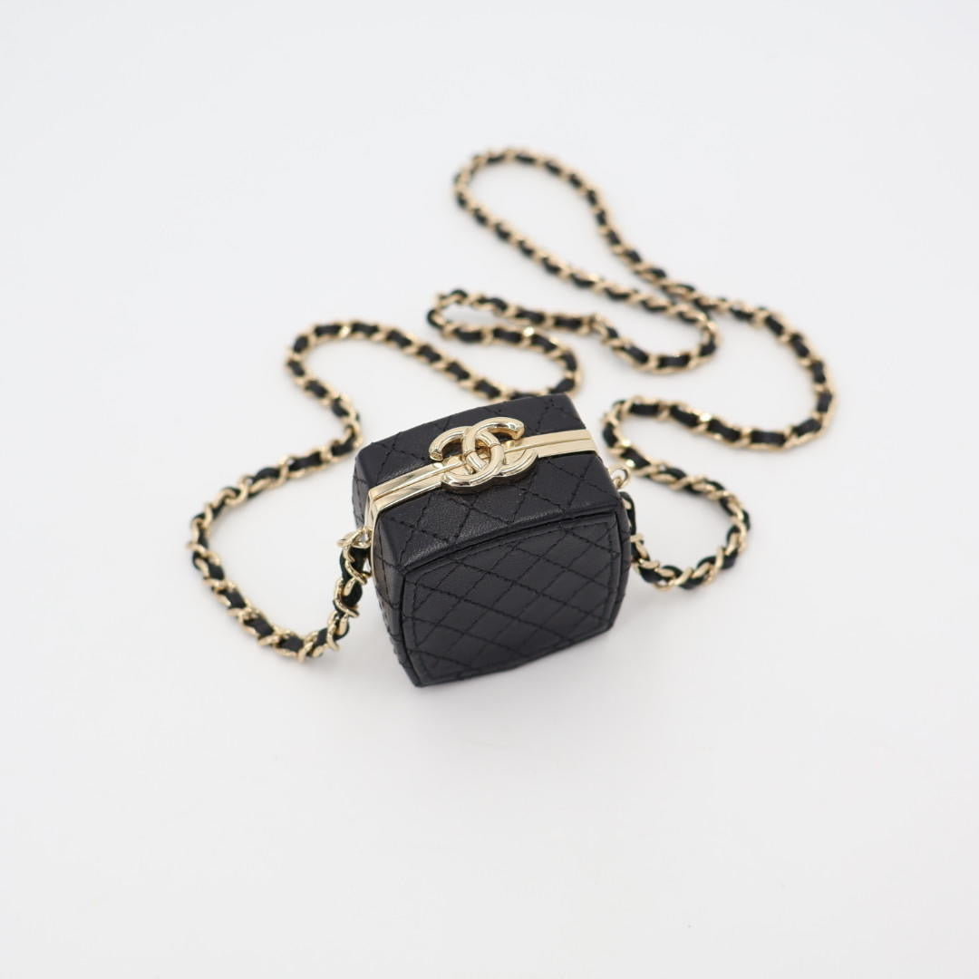 シャネル CHANEL ミラーチェーンクラッチ 小物入れ 小物 アクセサリー ココマーク ロゴ 31番台