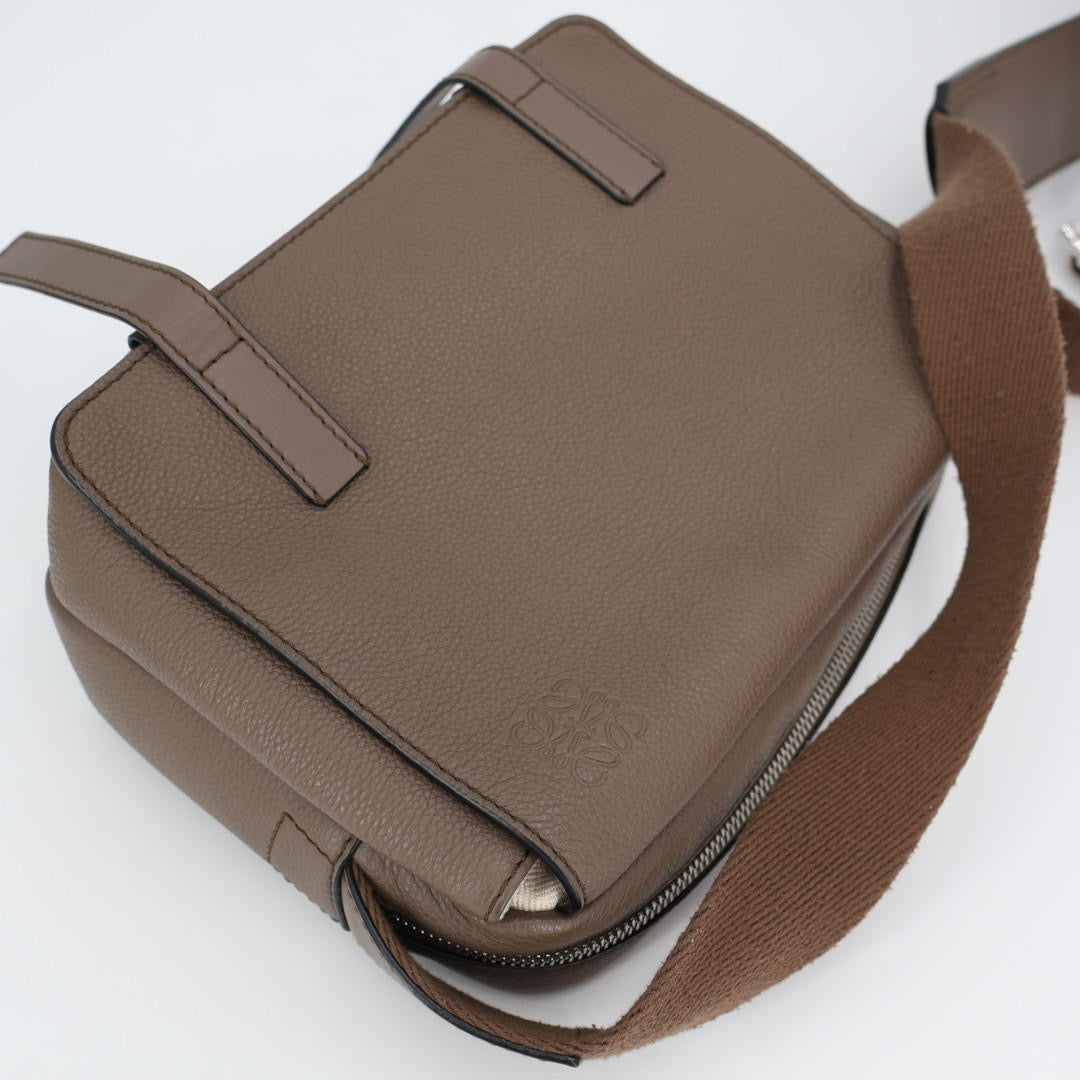 ロエベ LOEWE ミリタリ—メッセンジャー ショルダーバッグ