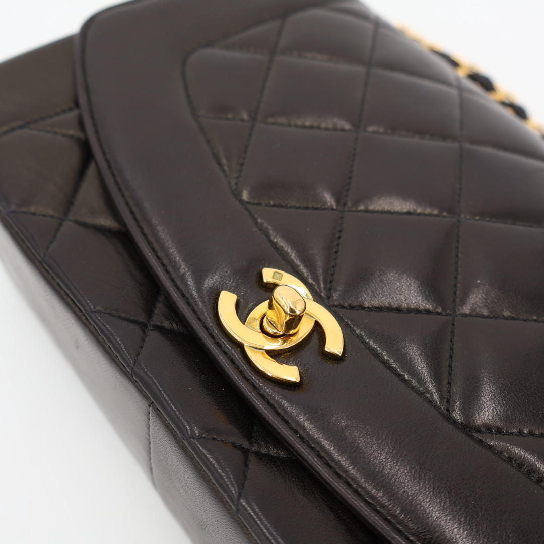シャネル CHANEL ダイアナフラップ マトラッセ25 チェーンショルダーバッグ ラムスキン 黒 ゴールド金具