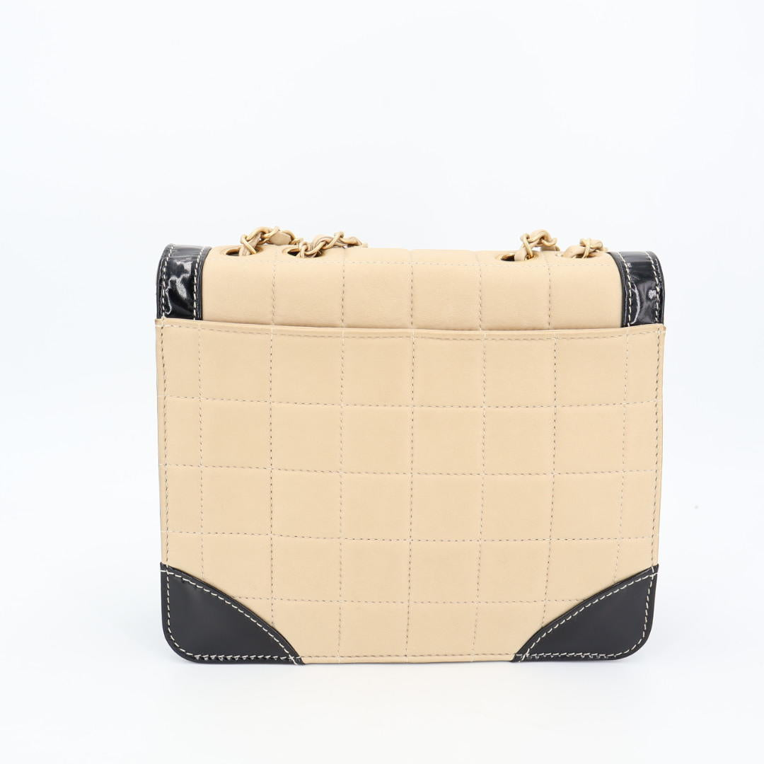 シャネル CHANEL チョコバー バイカラー チェーン ショルダー バッグ ブラック ホワイト 黒 白 シルバー 金具 パテント エナメル