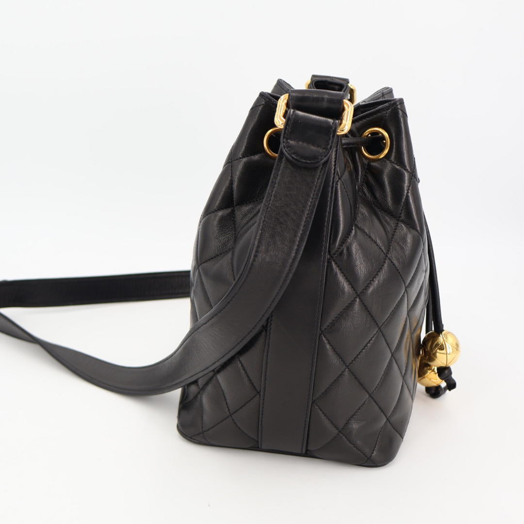 シャネル CHANEL マトラッセ ココマーク ショルダーバッグ 巾着バッグ レザー ブラック 黒 ゴールド金具 ポーチ付き