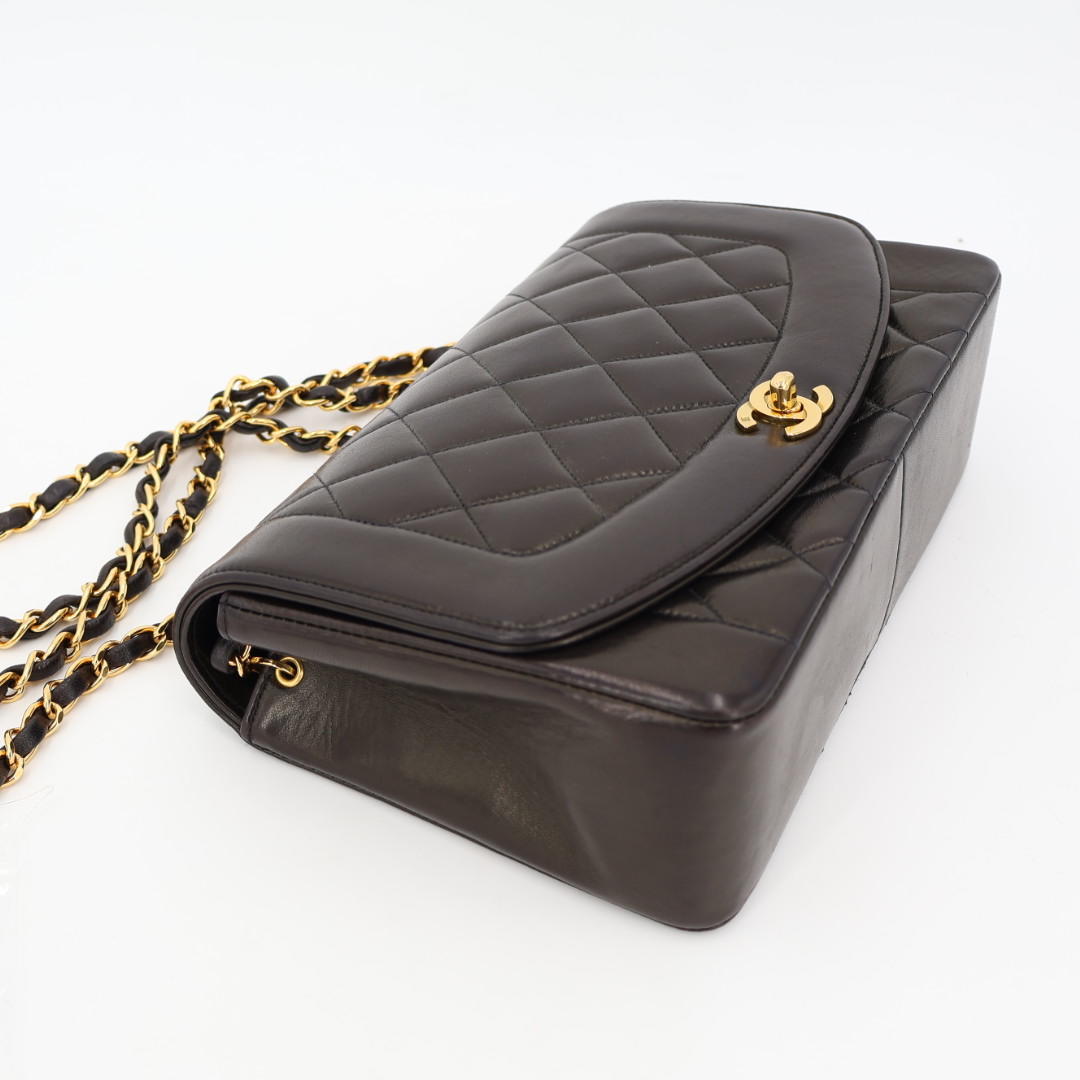 シャネル CHANEL ダイアナフラップ マトラッセ25 チェーンショルダーバッグ ラムスキン 黒 ゴールド金具