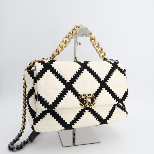 CHANEL シャネル ショルダーバッグ シャネル19 マトラッセ