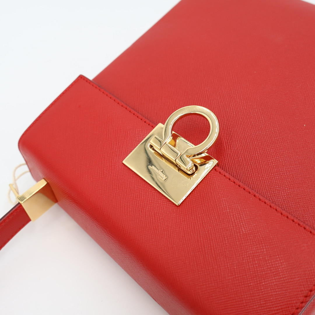 フェラガモ Salvatore Ferragamo ガンチーニ レザー 2way ショルダーバッグ レッド