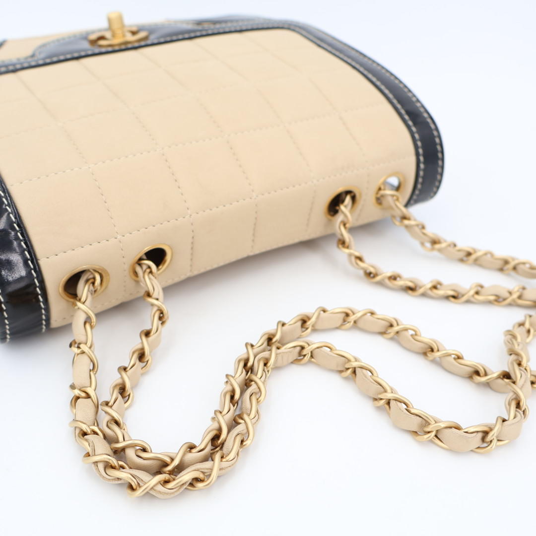 シャネル CHANEL チョコバー バイカラー チェーン ショルダー バッグ ブラック ホワイト 黒 白 シルバー 金具 パテント エナメル